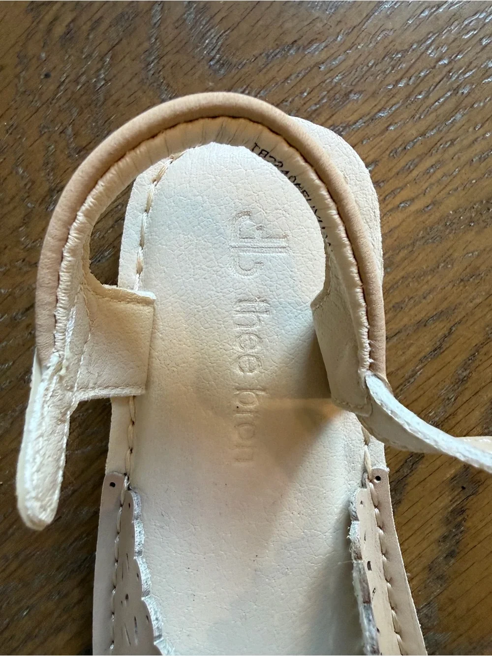 NWOT Thee Bron Toddler Sandals Size 7M